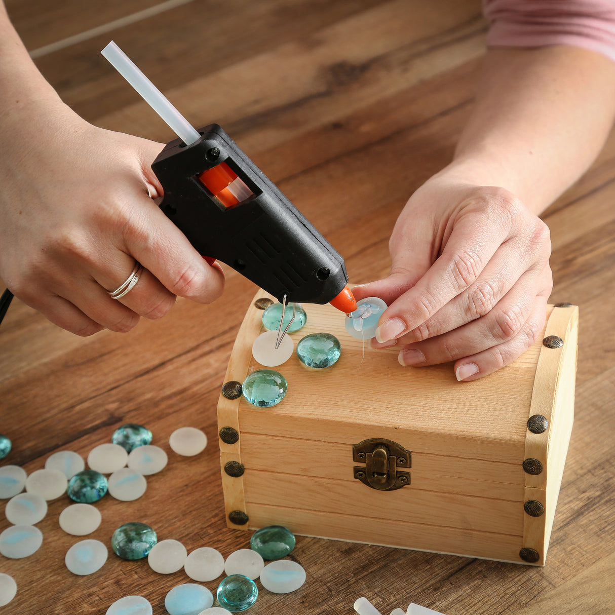 GreatNeck GGB Electric Mini Glue Gun Additional Image 6