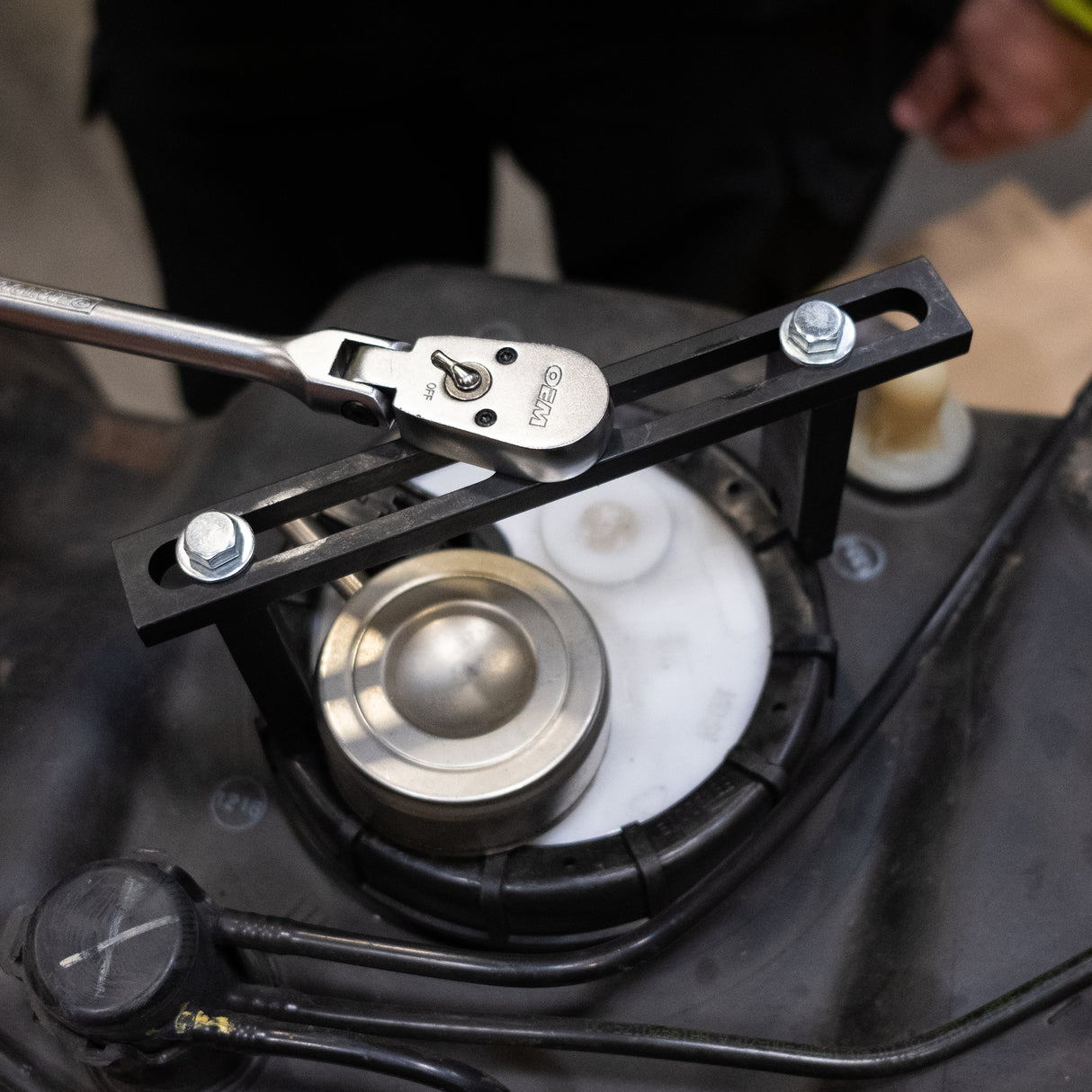 OEMTOOLS 25156 Fuel Pump Module Spanner Wrench Additional Image 6
