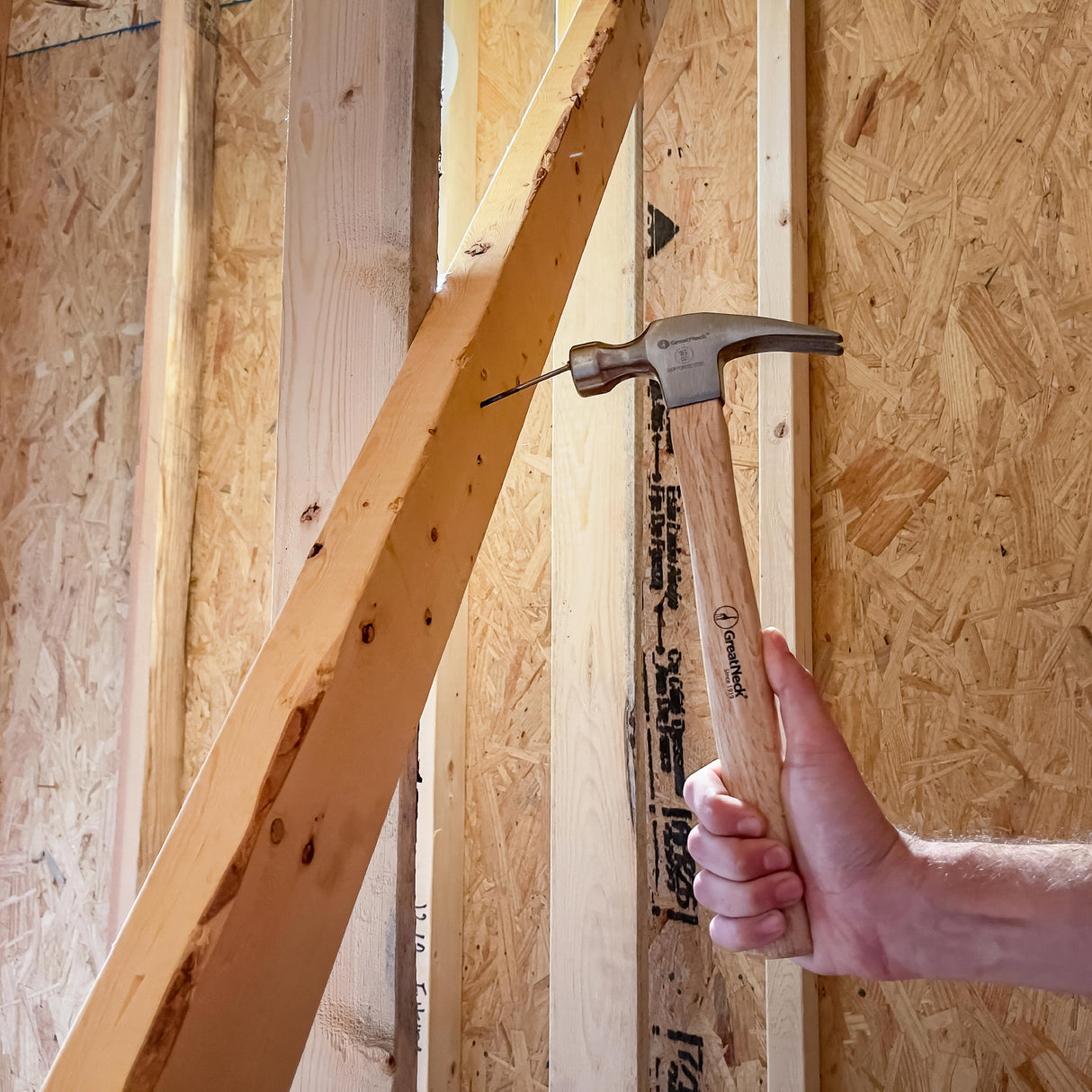 GreatNeck M16S Straight Claw Hammer (16 Oz.) Additional Image 7