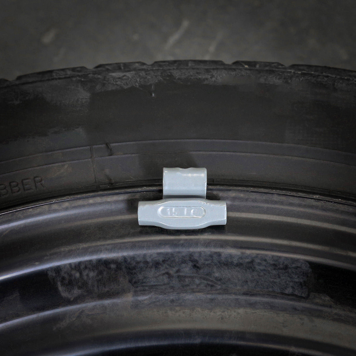 OEMTOOLS 23242 15 gm. FN Style Steel Wheel Weight - 1 Box of 25 Additional Image 6