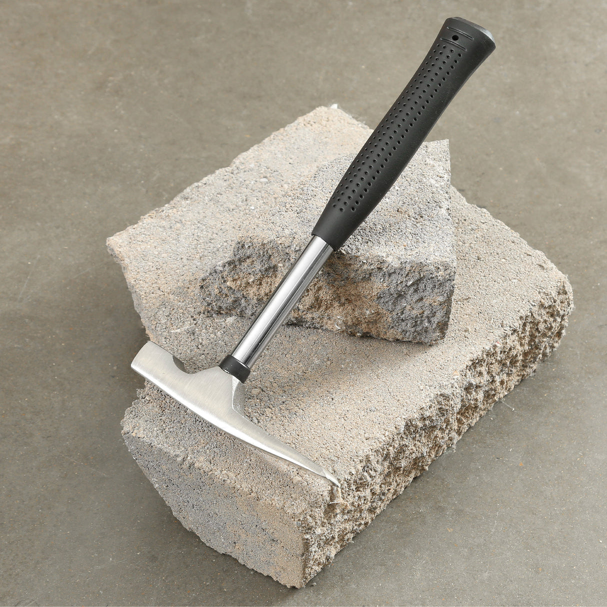 GreatNeck BR20 Brick Hammer (20 Oz.) Additional Image 6