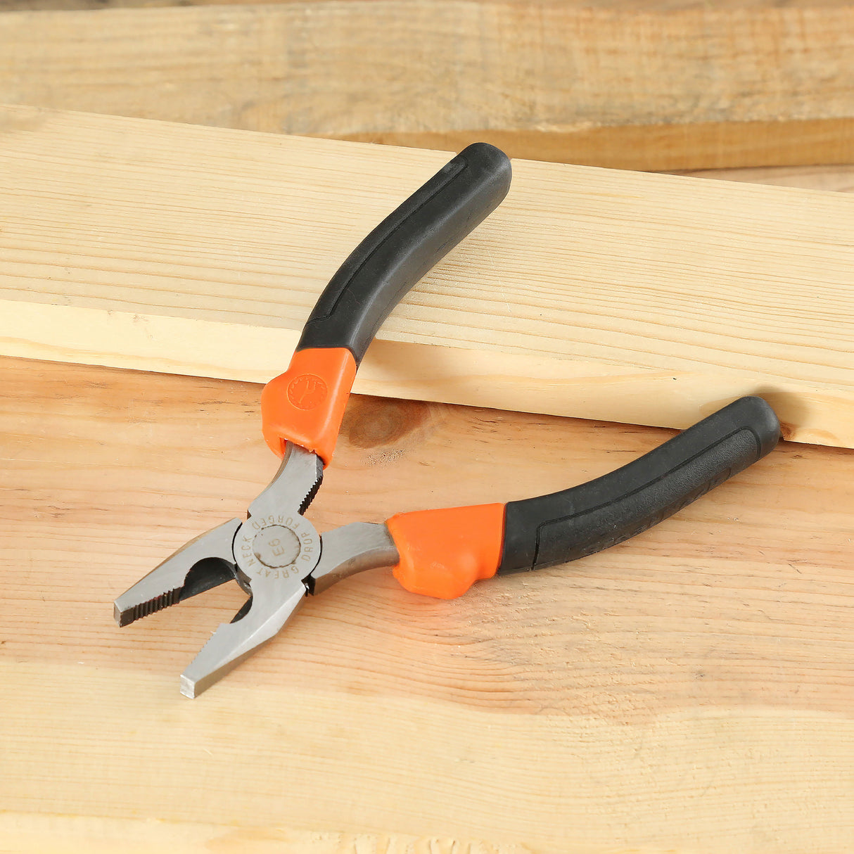 GreatNeck E6C Linesman Pliers (6 Inch) Additional Image 6