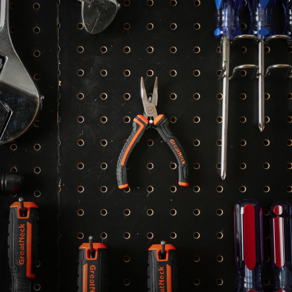 GreatNeck HBN4C Bent Nose Hobby Pliers (4-1/2 Inch) Additional Image 7