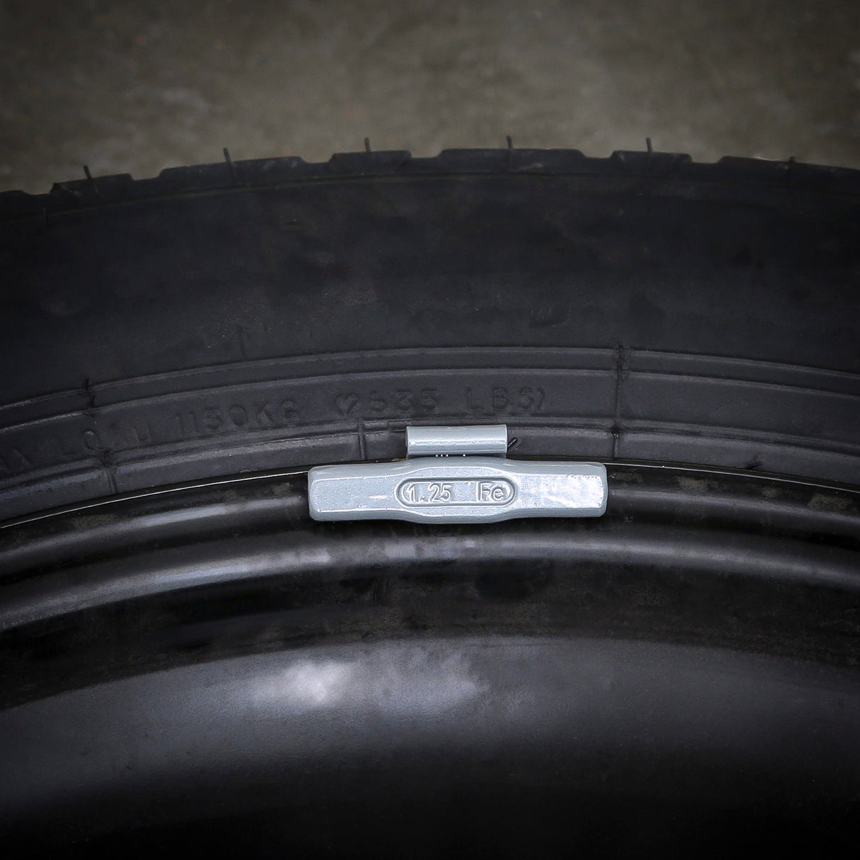OEMTOOLS 23227 1.25 Oz. MC Style Steel Wheel Weight - 1 Box of 25 Additional Image 6