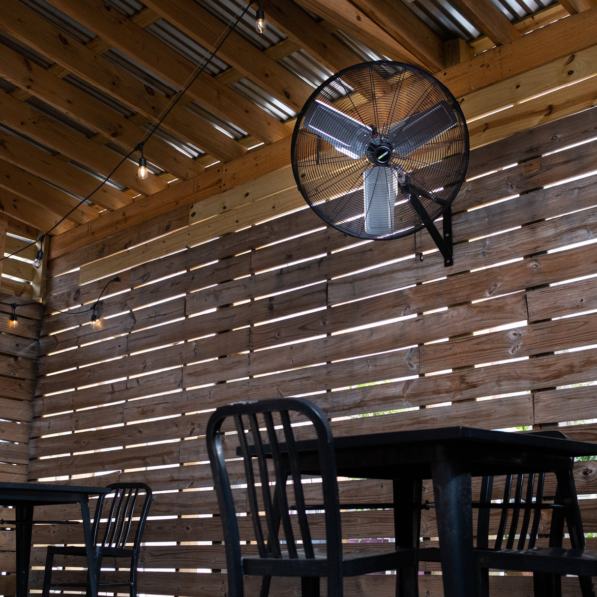 OEMTOOLS OEM24893 24 Inch Outdoor Oscillating Wall Mount Fan Additional Image 9