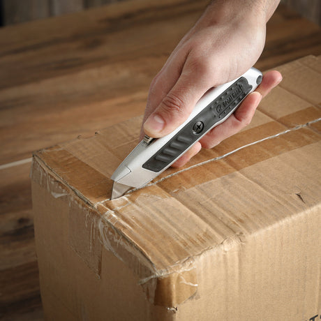 GreatNeck 80036 Heavy-Duty Retractable Utility Knife Additional Image 6