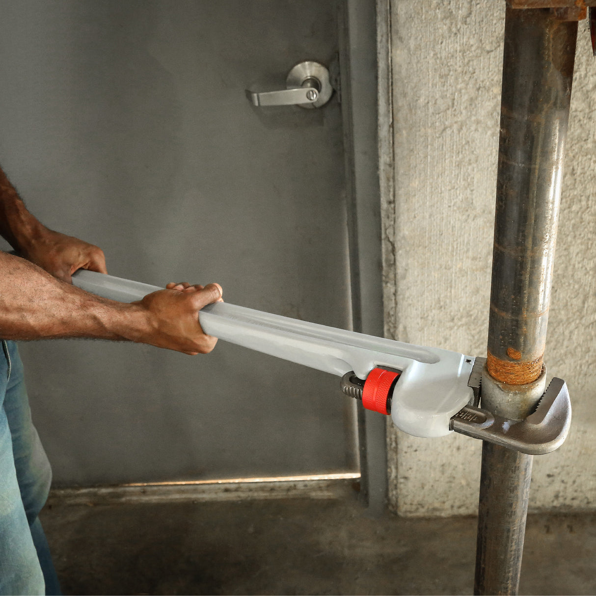 GreatNeck APW36 Aluminum Pipe Wrench (36 Inch) Additional Image 5