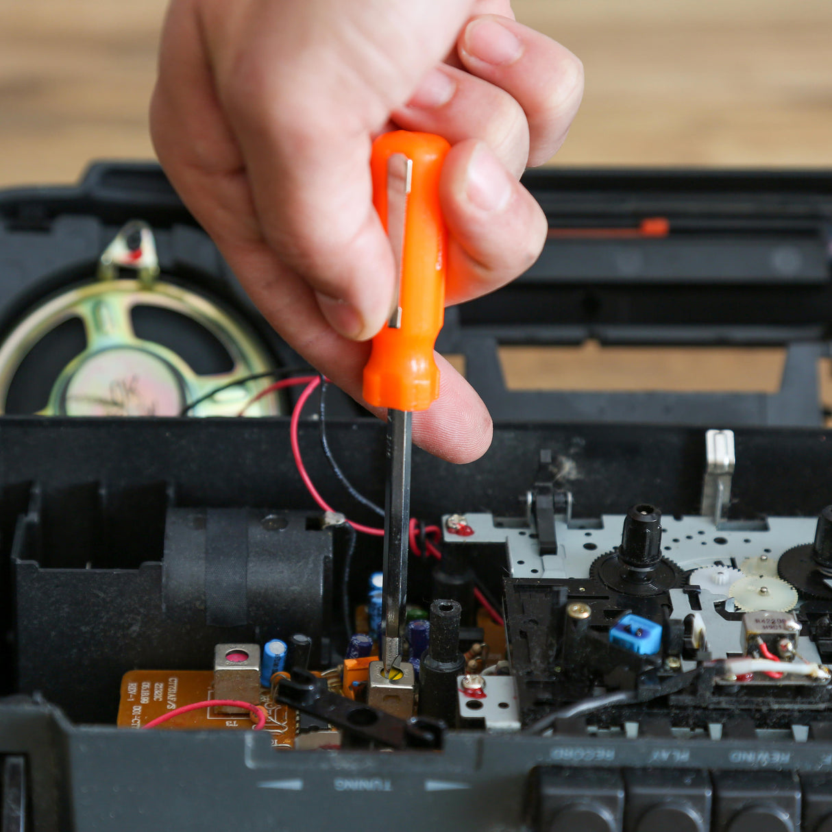 GreatNeck 706E 2-in-1 Screwdriver in Fishbowl Display Additional Image 1
