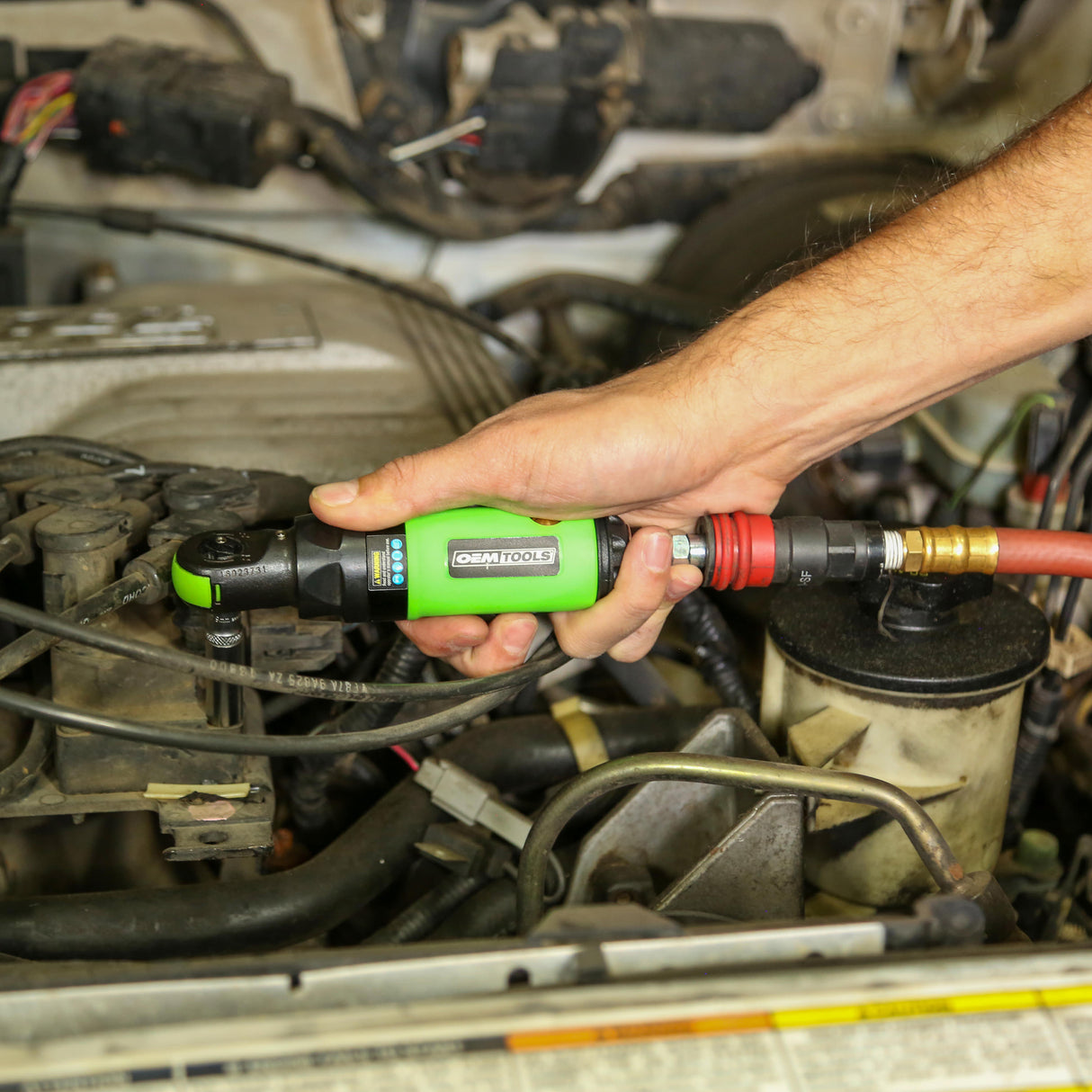 OEMTOOLS 24415 1/4-Inch Drive Super-Duty Air Impact Ratchet Additional Image 6