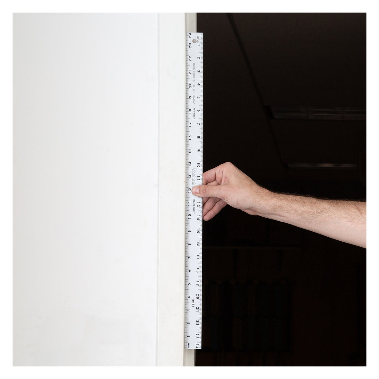 Mayes 10188 Straight Edge Aluminum Ruler (24 Inch x 1 Inch) Additional Image 6