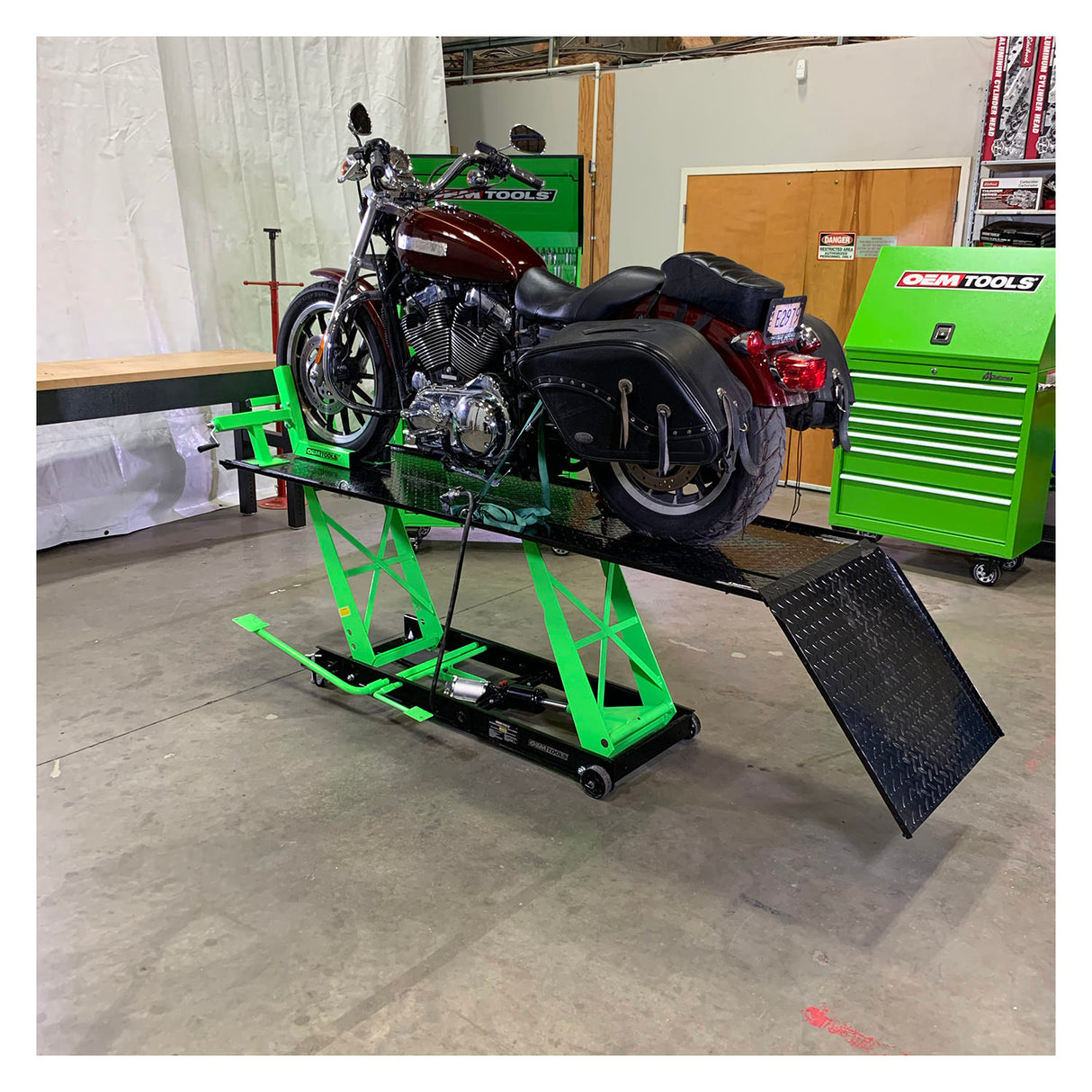 OEMTOOLS 24859 Air Hydraulic Motorcycle Lift 1000 Lb. Capacity Additional Image 10