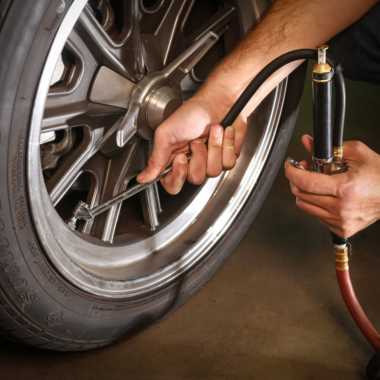 OEMTOOLS 25835 Dual Foot Tire Inflator with Gauge Additional Image 7